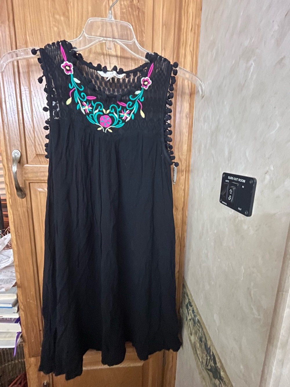 Black Embroidered Sleeveless Hailey Lyn Size Small Women's Dress